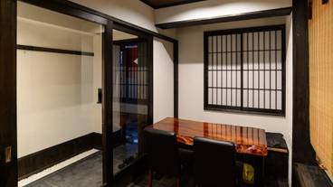 客室内のダイニングエリア / 6