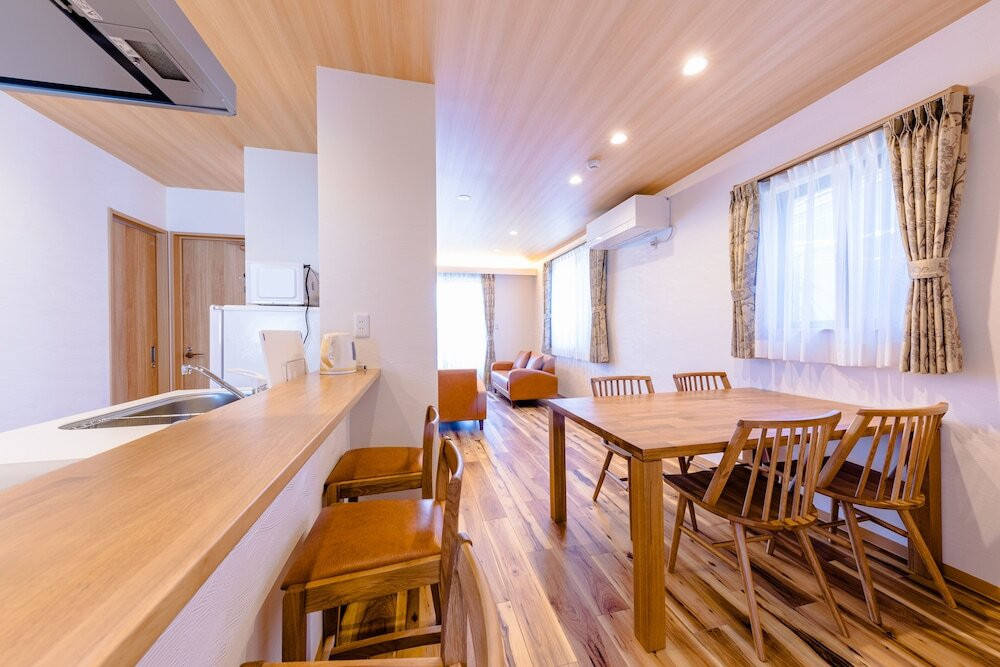 客室内のダイニングエリア