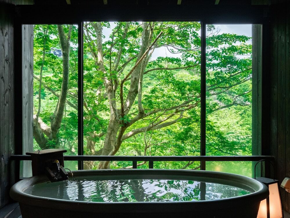 離れの貸切露天風呂で目の前に広がる自然と温泉を2人占め♡4241781