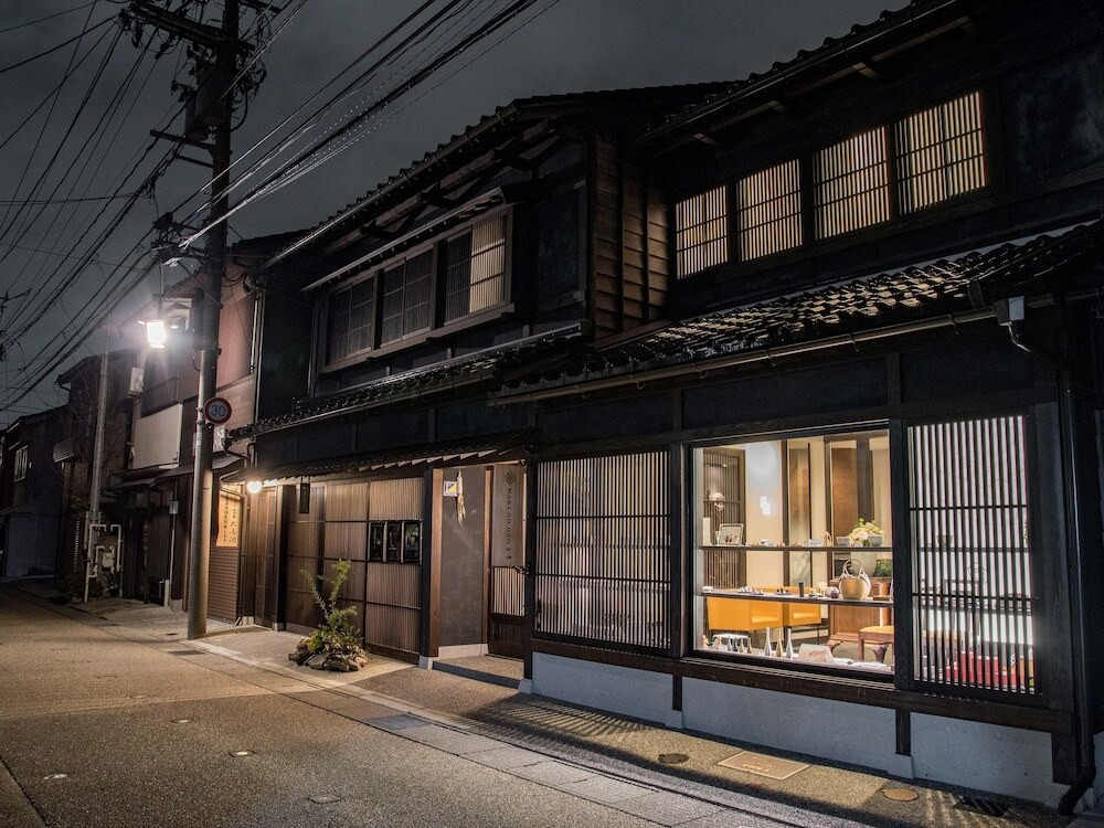 モダンな日本料理やスイーツに舌鼓。茶屋街のスタイリッシュ宿3488465