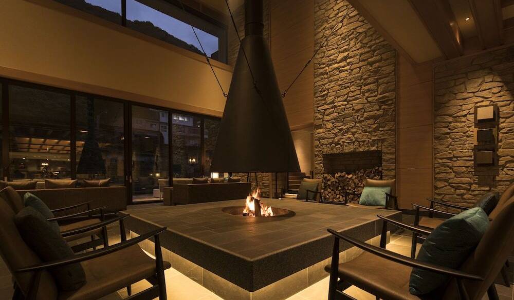 ラウンジで過ごす
心静かなひととき / 2