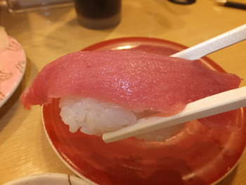 「回転寿し トリトン 札幌伏古店」料理 52430 生本まぐろ上赤身　３３５円のアップ　【　２０１４年６月　】