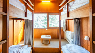 ルーム　二段ベッド付　共用バスルーム　山側