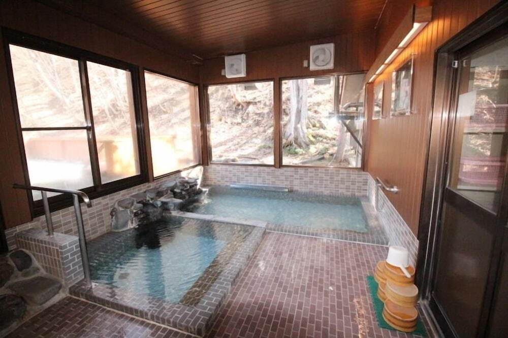 2. 芽登温泉ホテル4239010