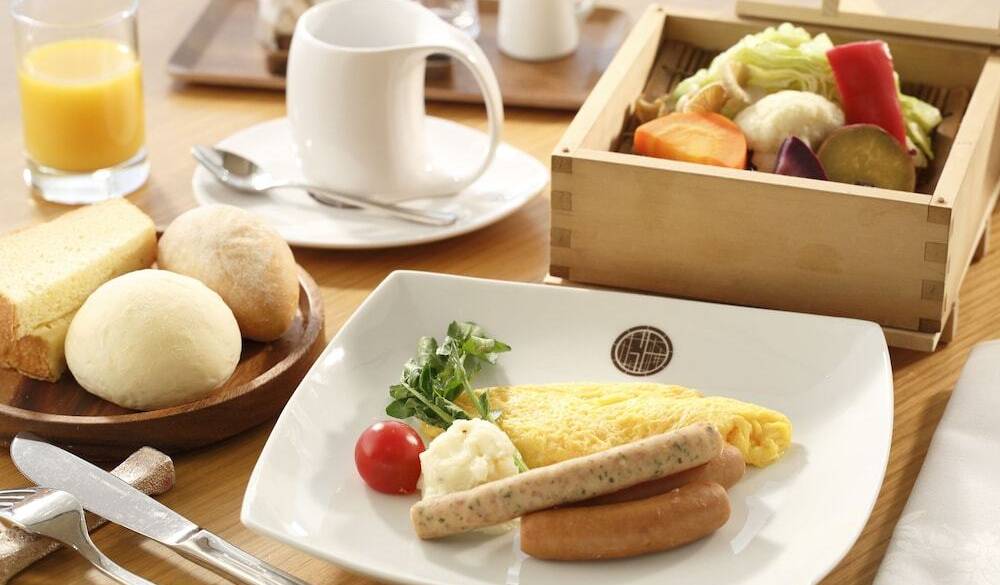 木漏れ日を感じる
ダイニングで朝食 / 3