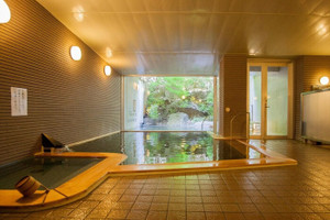 大浴場「花いずみの湯」で寛ぎを