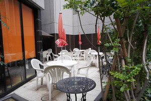 朝食会場にはテラス席も