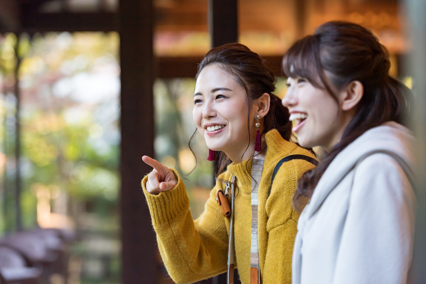 若い女性、女子旅、観光