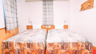 ツインルーム 禁煙 共用バスルーム