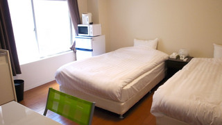 ツインルーム 喫煙可 共用バスルーム