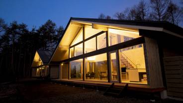 夜のヴィラ外観 / 3