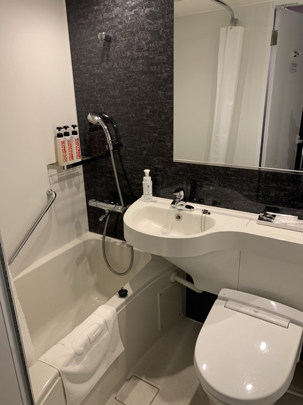 シングルにしては広く、綺麗