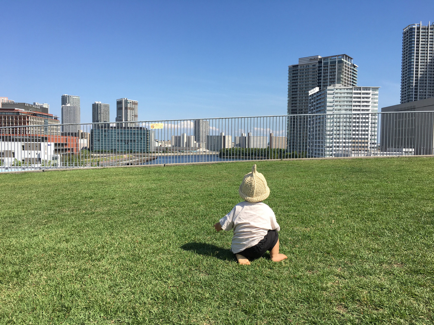 歩き始めた頃の青空の下