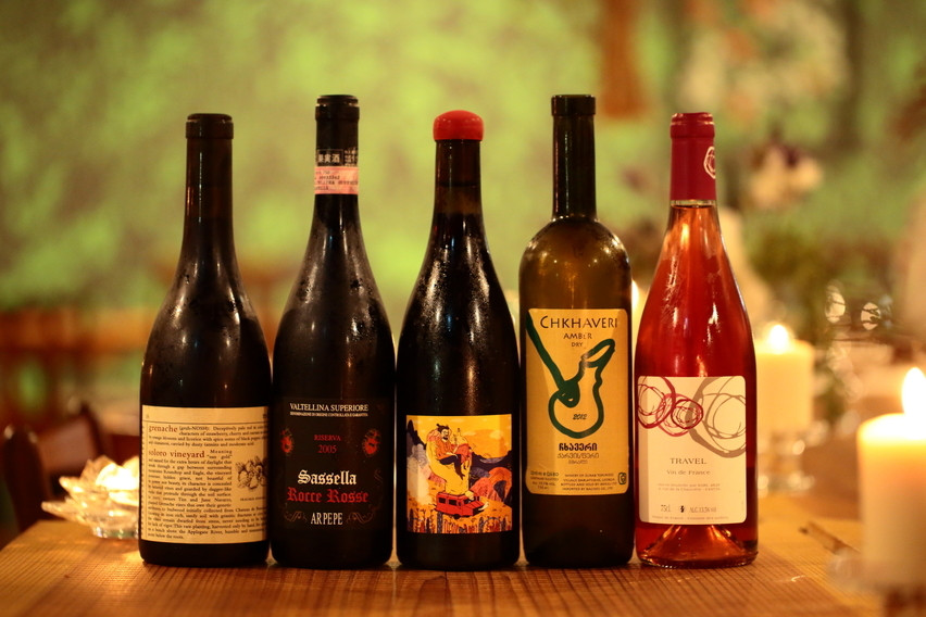 「ターンテーブル」 ドリンク 96116603 自然派ワインもグラスでいろいろ楽しめます。