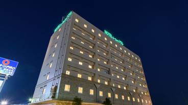 施設の正面 (日没後) / 2