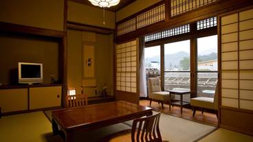 客室内のダイニングエリア / 16