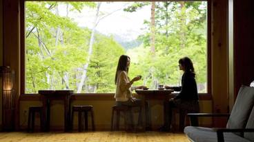 ロビーラウンジ / 13