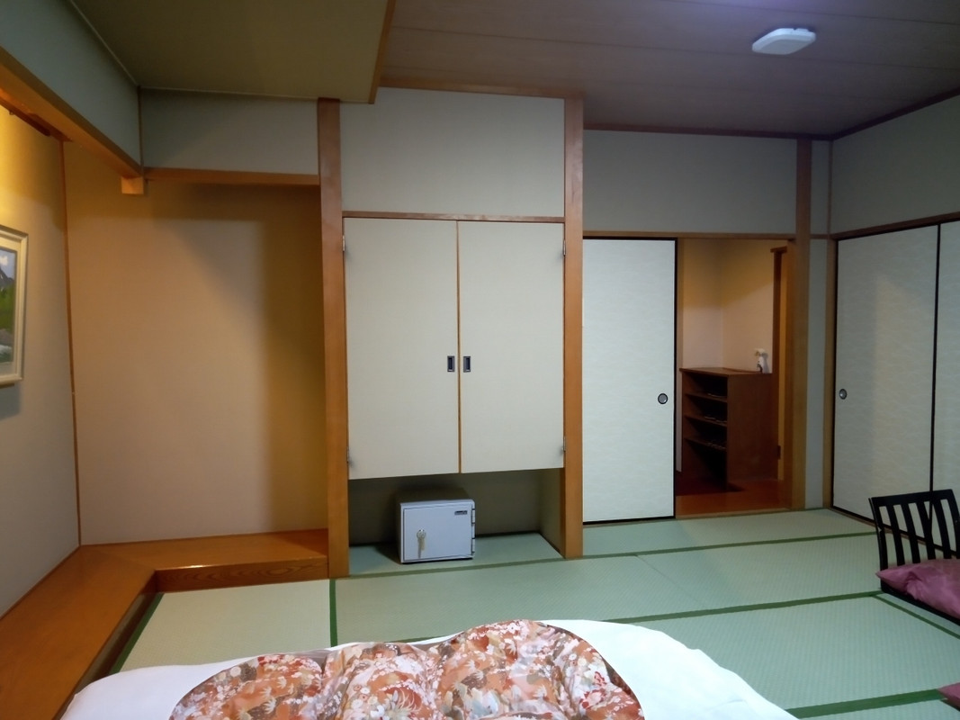 12畳和室の入口です。