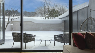 プレミアム ルーム クイーンベッド 2 台 (Outdoor Living Area)