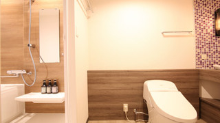 スーペリア トリプルルーム (洗い場つきバスルーム、トイレ仕切り)