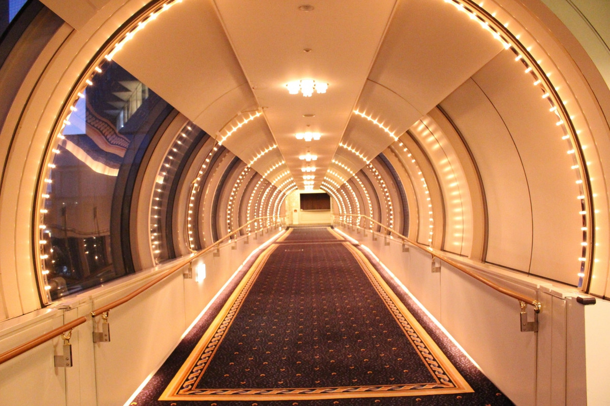 本館と新館を行き来する連絡通路