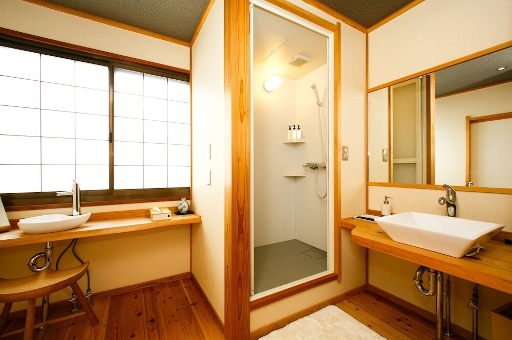 バスルームのシャワー