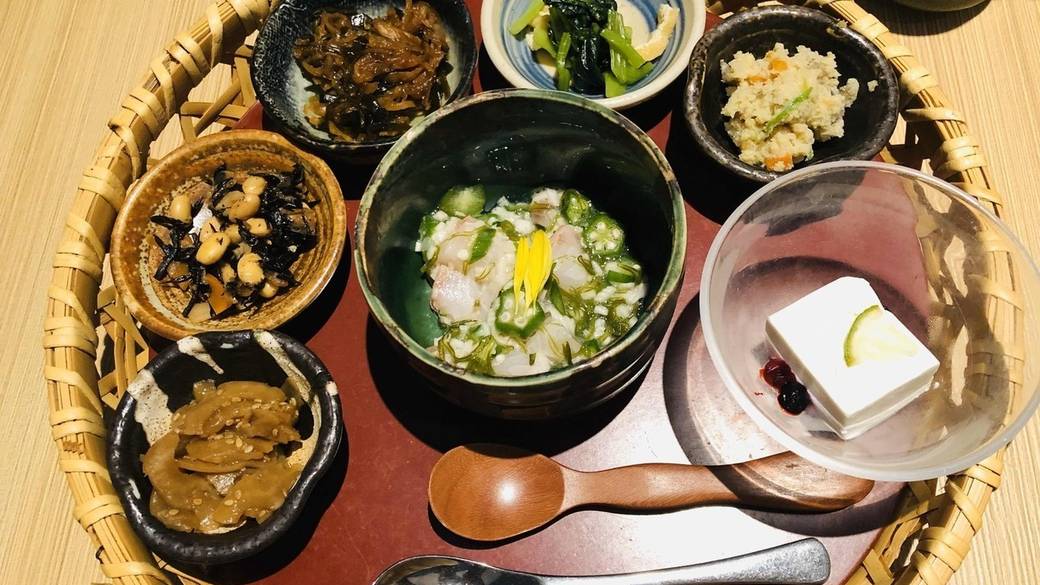 熱々の干物がうれしい
食欲をそそる朝ご飯 / 2