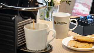 プレミアム ルーム シングルベッド 2 台 (Family Room)