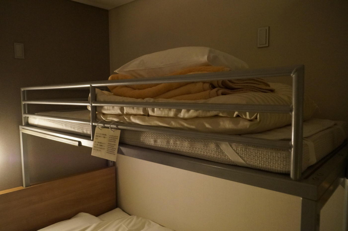 驚きの2段ベッド。まるでドミトリー