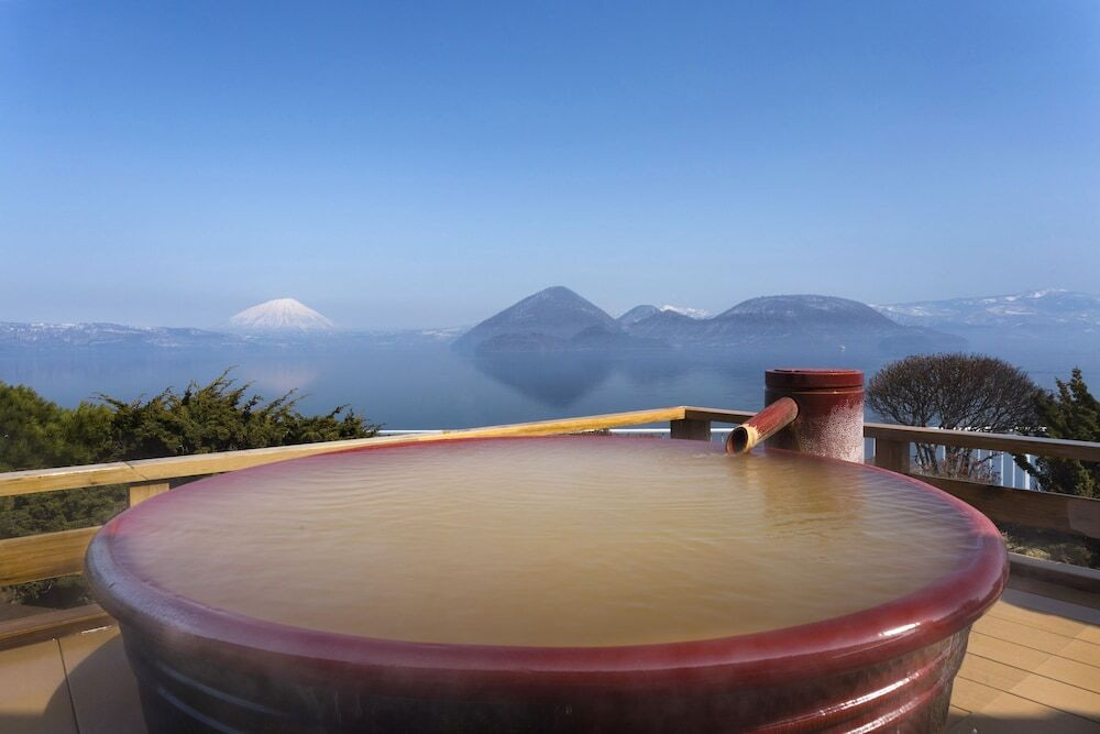 洞爺湖のすぐ目の前。見晴らしのいい温泉が人気のホテル3530907