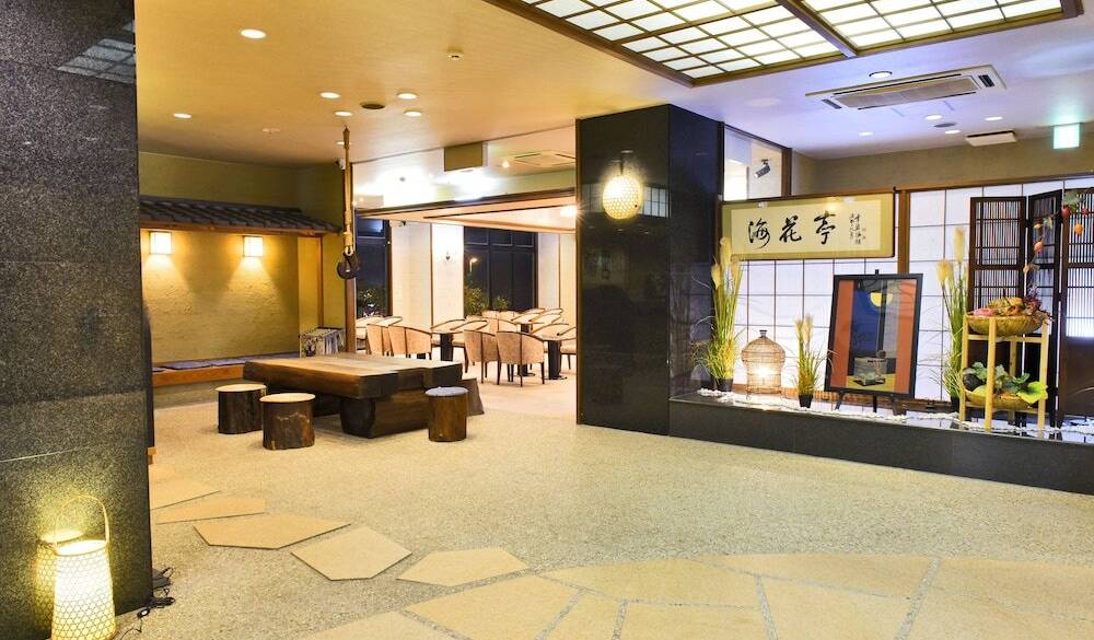 1階ロビー「Toi Port」 / 3