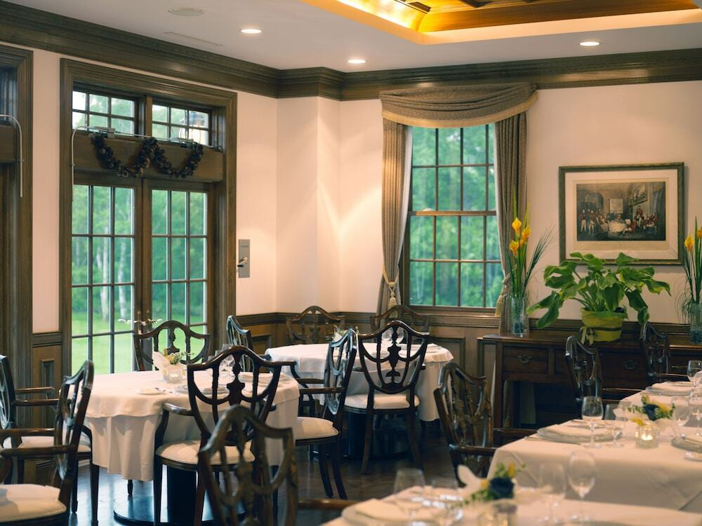 小さなレストランで楽しむ特別なフレンチ3695789