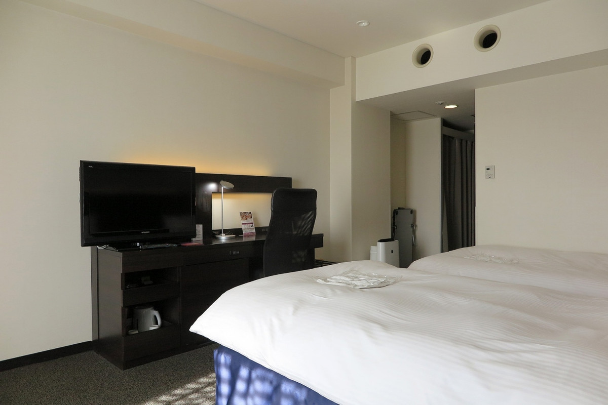 シンプルデザインですが、クローゼットの扉はカーテン