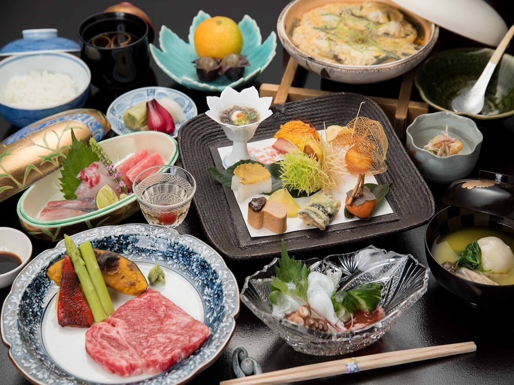 悠久のときを感じる。文人の作品と泊まる4038529