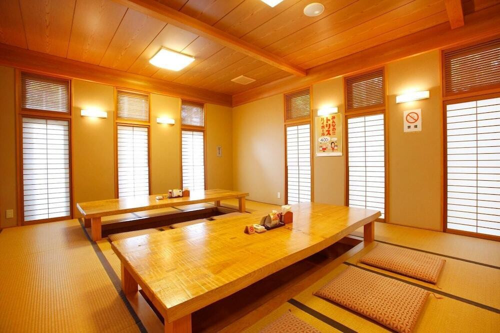 客室内のダイニングエリア