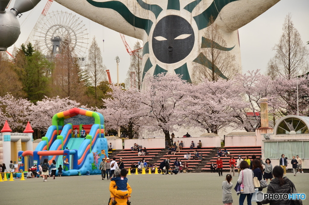 太陽の塔の裏側「お祭り広場」1035132