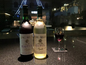 大人カップルのおしゃれな夜を演出するバー3713447