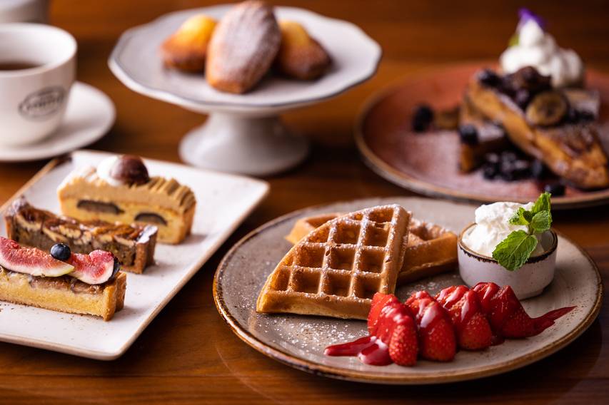 ケーキやスコーンを♡
カフェでティータイム / 4