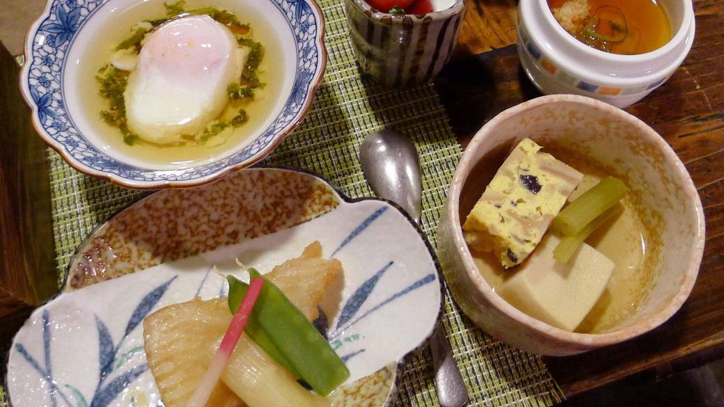 郷土料理が並ぶ
滋味豊かな朝食 / 2