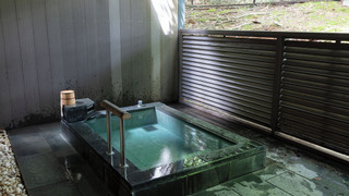 [禁煙] スーペリアツイン/ 温泉露天風呂付 (岩風呂)