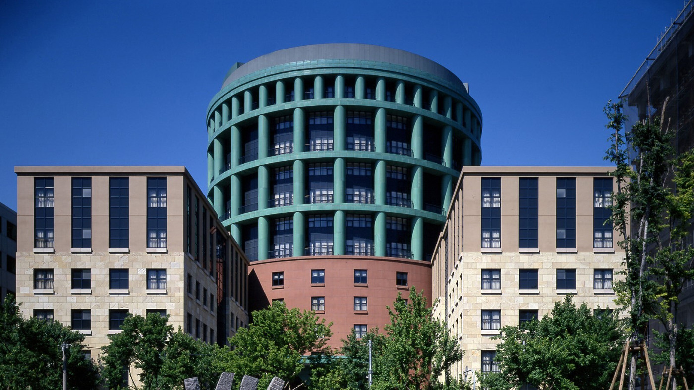 高さ約8mもある書架が圧巻！3508054