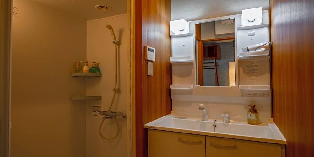 客室シャワールーム一例 / 2