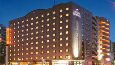 施設の正面 (日没後) / 1