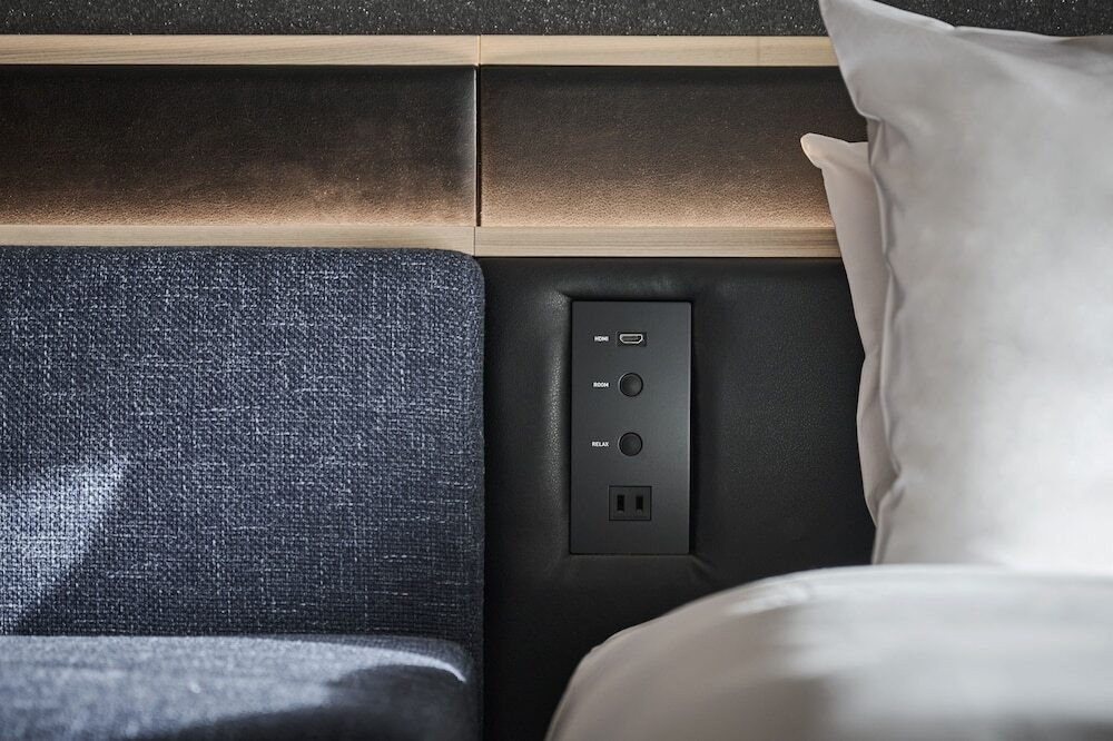 客室ベッドサイドパネル