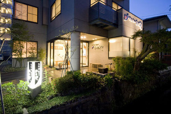 三島の中心街にありながら目の前のせせらぎに心安らげるホテル4023514