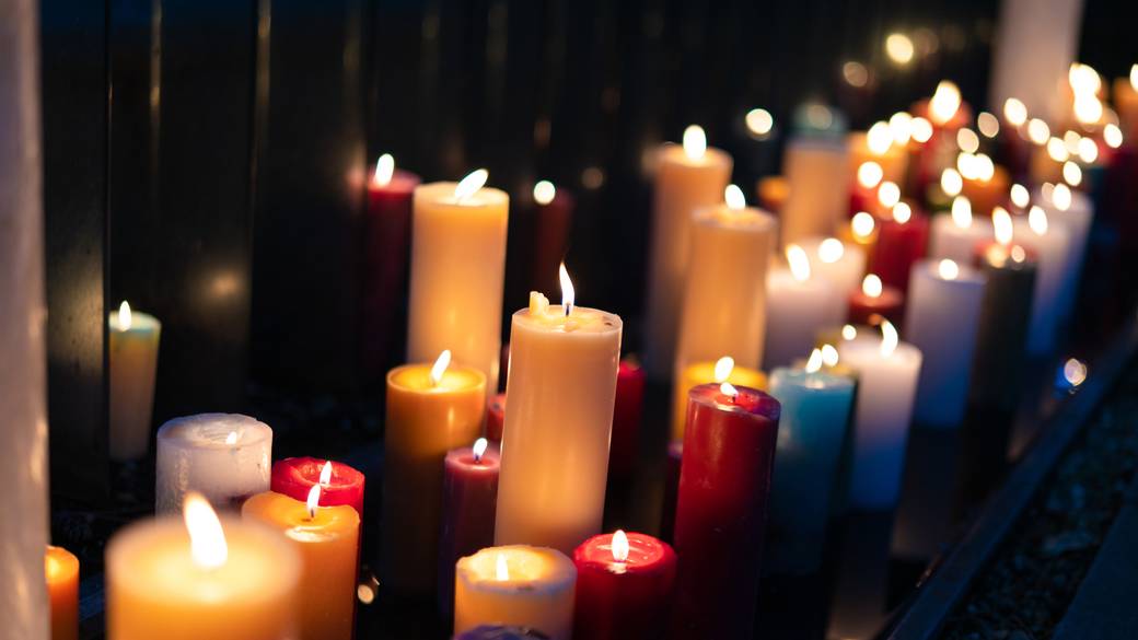 夜の厳かな教会で過ごす
キャンドルナイト / 3