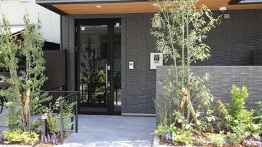 施設の入り口 / 2