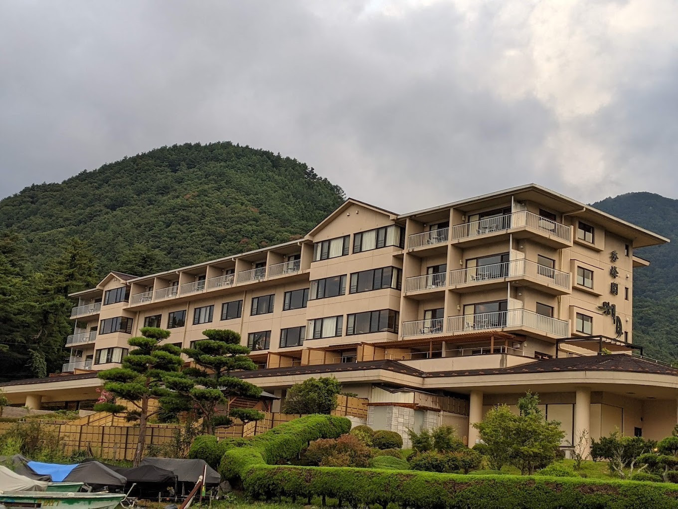 1.富士山を一望。くつろげる温泉宿「秀峰閣 湖月」4025239