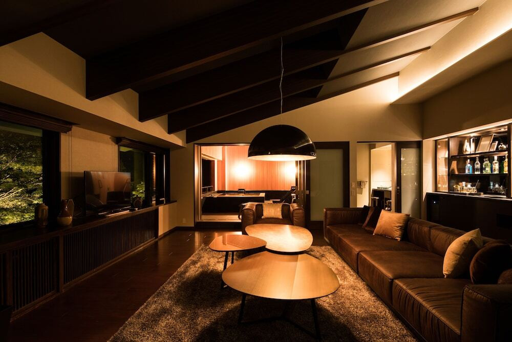 客室や貸切風呂でもお酒が味わえる隠れ家的なバーホテル3403519