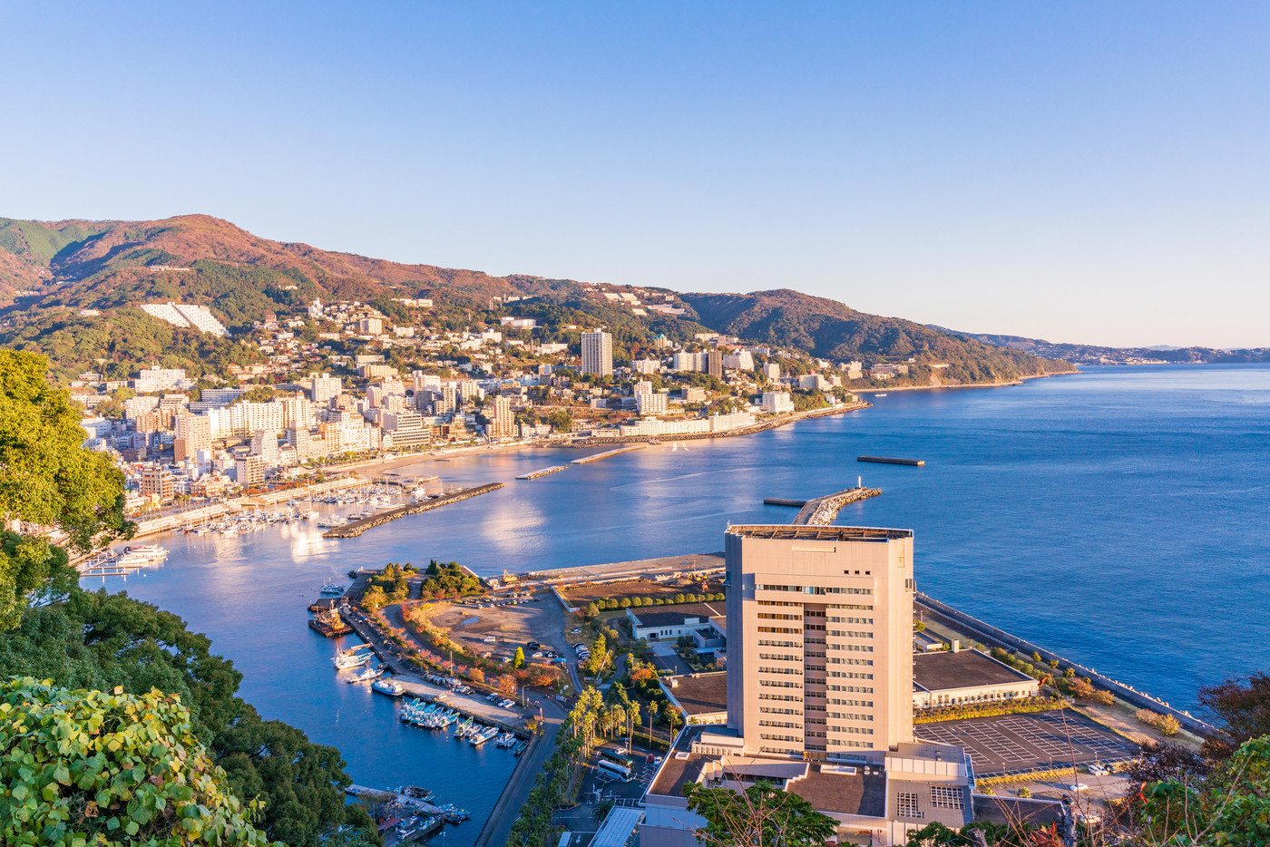 （静岡県）熱海のホテル街　早朝